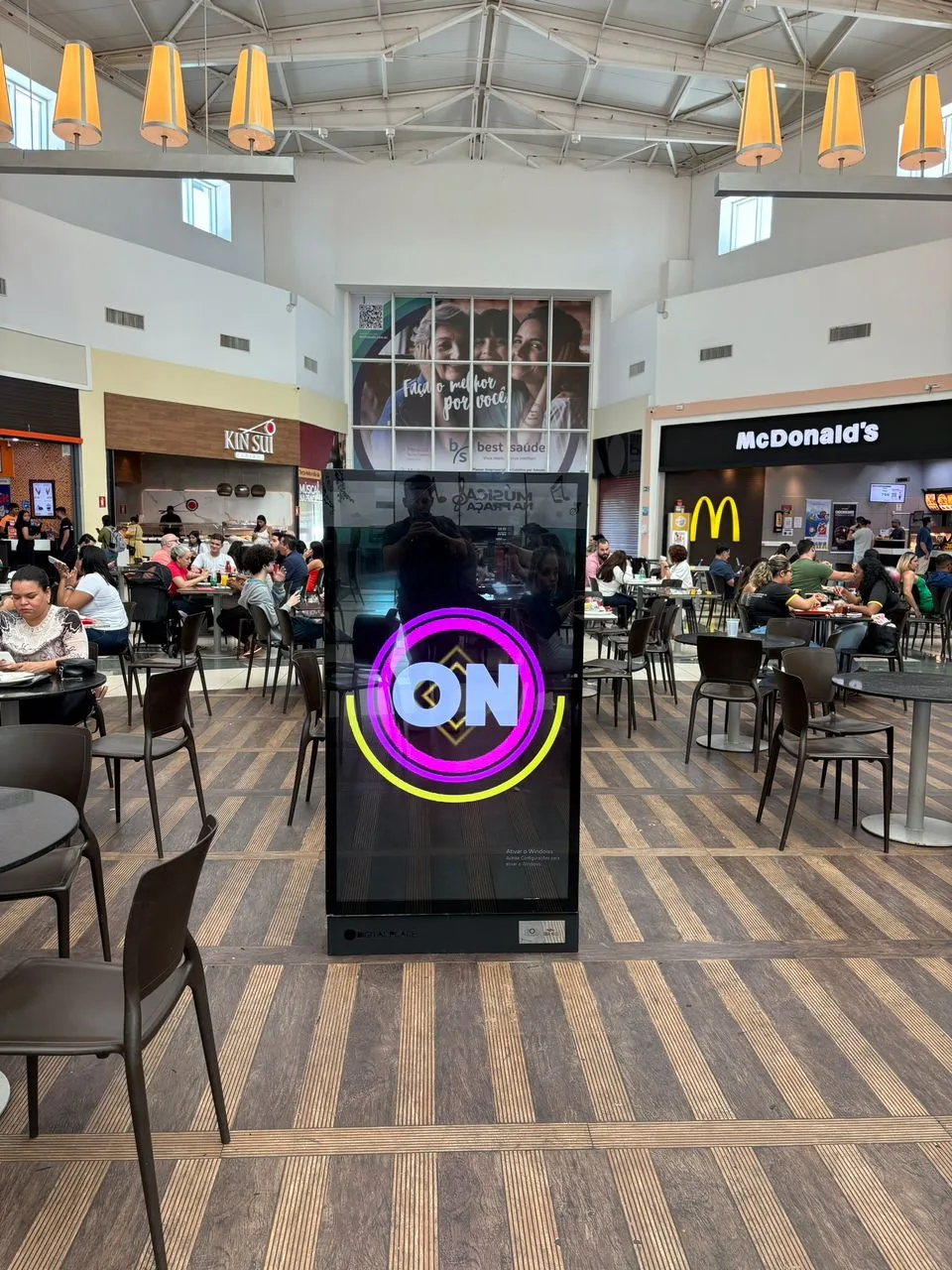Totem praça de alimentação Capim Dourado Shopping