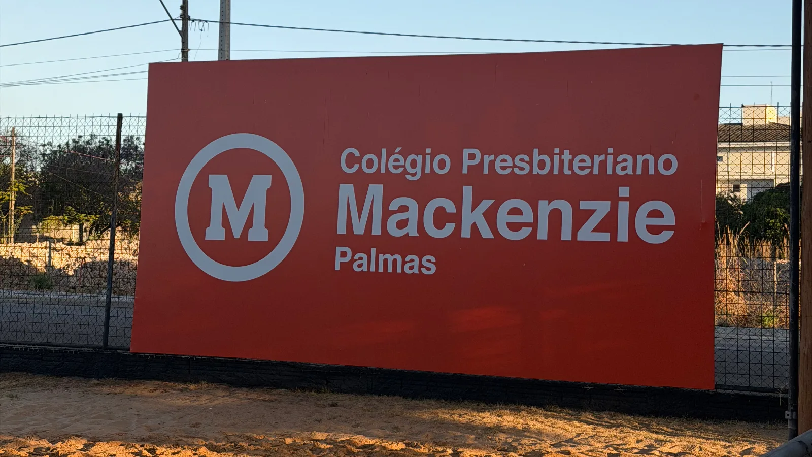 Banner Fundo de Quadra ativado com a marca do Mackenzie